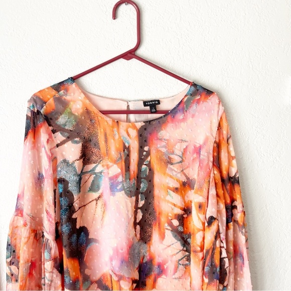 Torrid Top Women's 1X Clip Dot Blouse Bufferfly Watercolor Fairy Ethereal - Picture 3 of 7